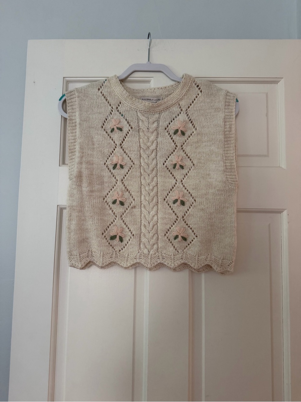 Sleeveless Cream Cable-Knit Sweater Vest with Floral Detail - Kids